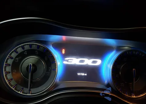 2015 Chrysler 300 Limited z USA, uszkodzony, nr VIN 2C3CCAAG1FH779746